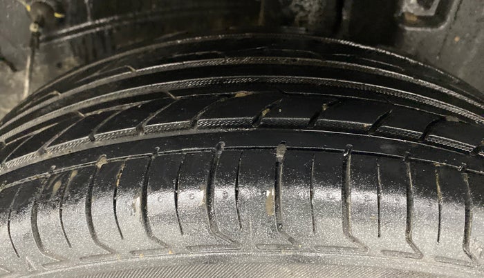 2012 Toyota Etios Liva GD, Diesel, Manual, 1,40,512 km, Left Rear Tyre Tread