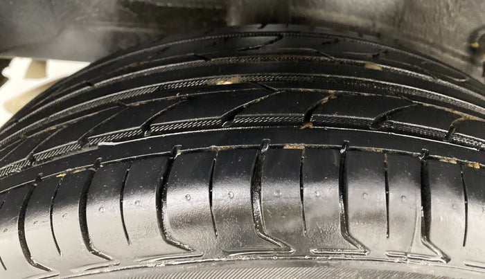 2012 Toyota Etios Liva GD, Diesel, Manual, 1,40,512 km, Right Rear Tyre Tread