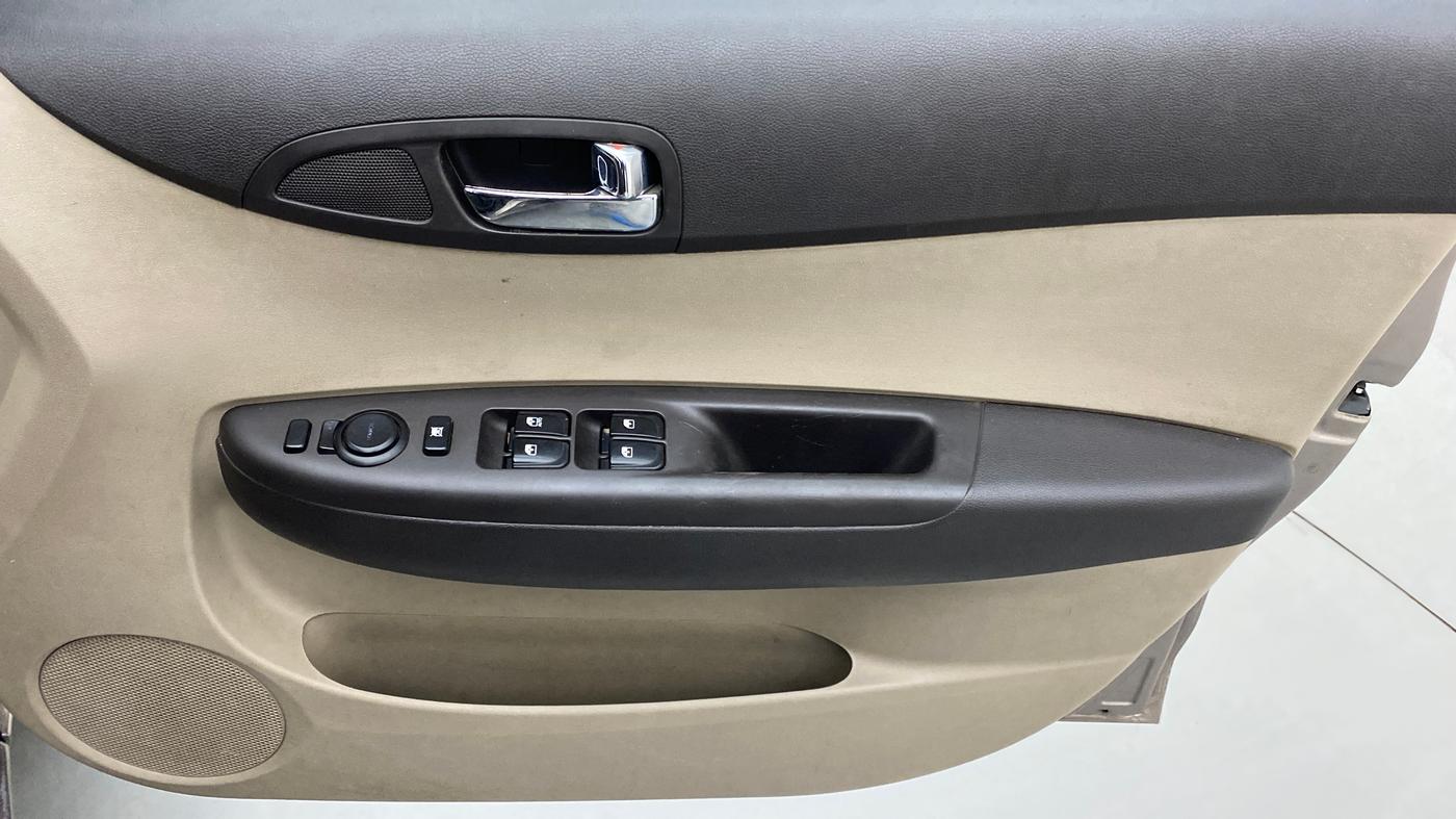 2012 Hyundai i20 MAGNA (O) 1.4 CRDI, Diesel, Manual, 64,958 km, Driver Side Door Panels Control