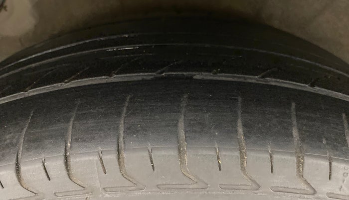 2012 Hyundai i20 MAGNA (O) 1.4 CRDI, Diesel, Manual, 64,958 km, Right Rear Tyre Tread