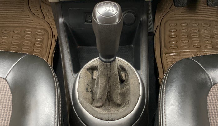 2012 Hyundai i20 MAGNA (O) 1.4 CRDI, Diesel, Manual, 64,958 km, Gear lever - Boot cover slightly torn