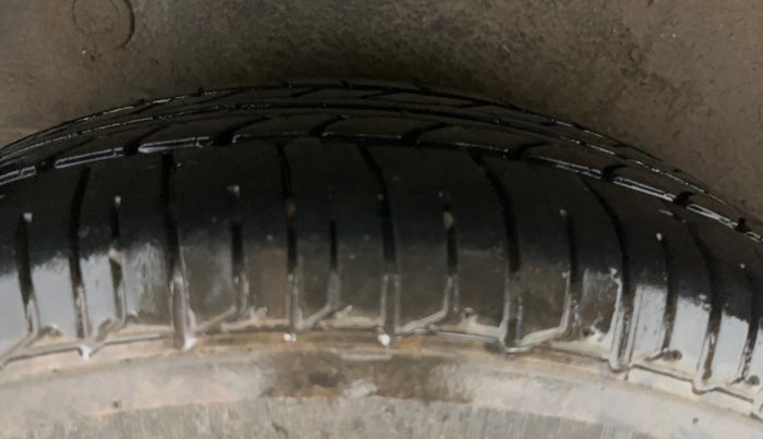 2014 Hyundai i10 MAGNA 1.1, Petrol, Manual, 49,678 km, Right Rear Tyre Tread