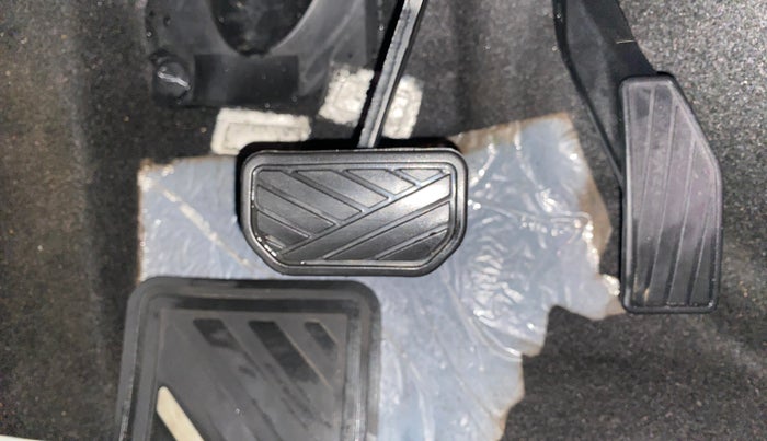 2017 Maruti IGNIS DELTA 1.2 AMT, Petrol, Automatic, 8,459 km, Pedals