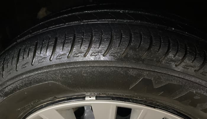 2020 Maruti Baleno DELTA PETROL 1.2, CNG, Manual, 45,049 km, Right Front Tyre Tread
