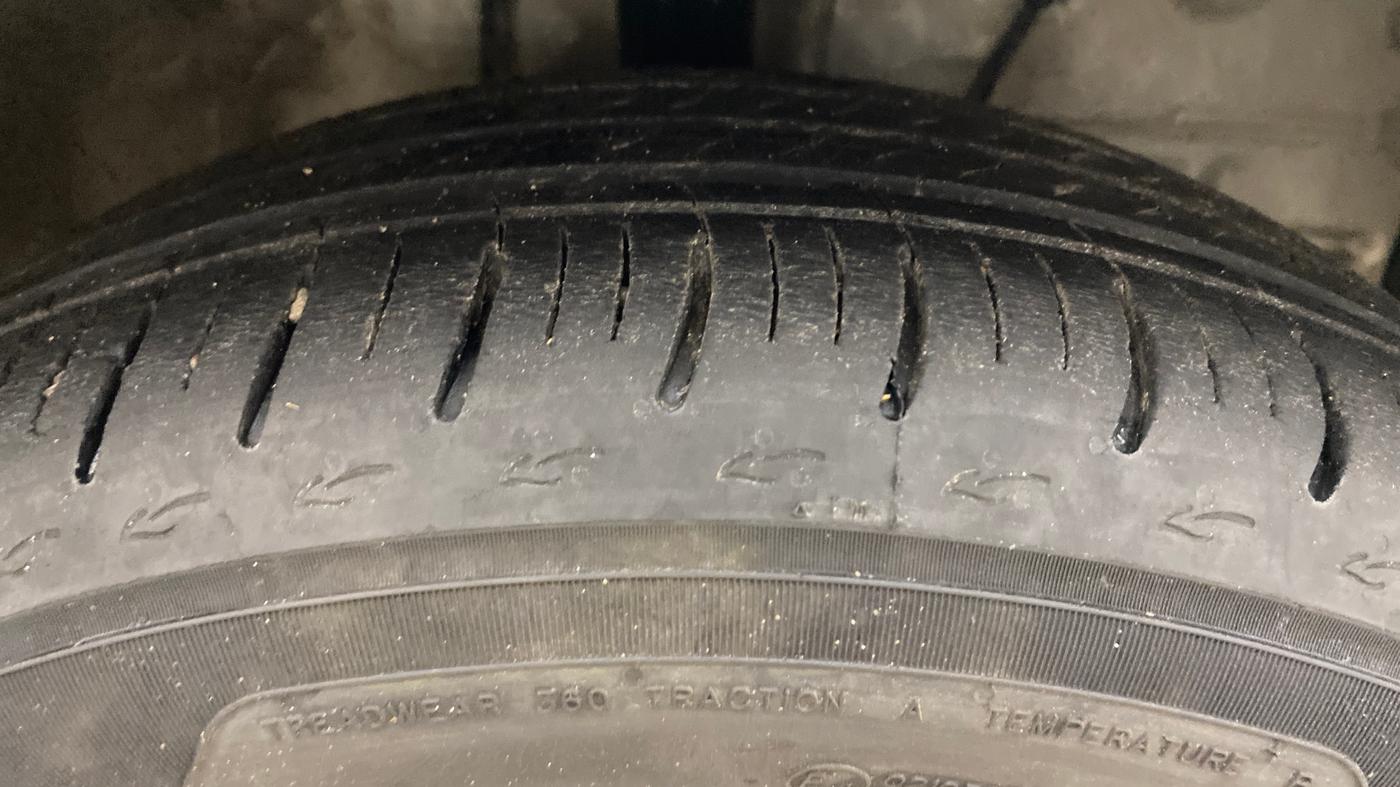 2016 Toyota Etios VX, Petrol, Manual, 90,212 km, Right Front Tyre Tread