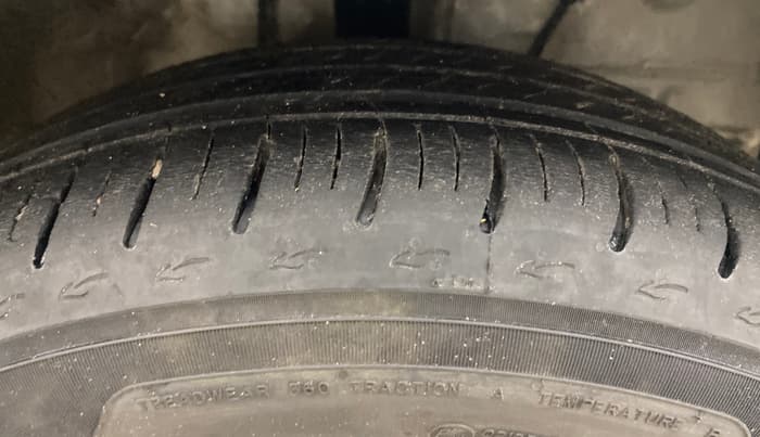 2016 Toyota Etios VX, Petrol, Manual, 90,212 km, Right Front Tyre Tread