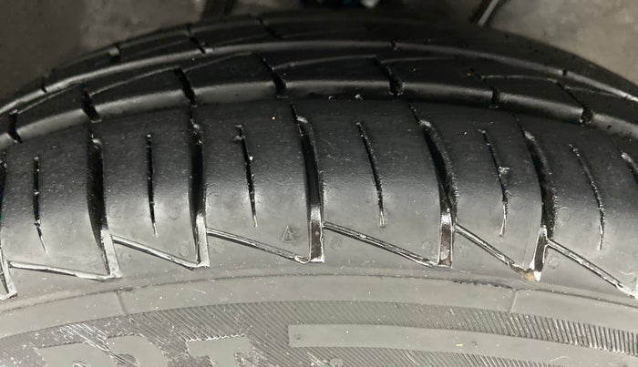 2021 Maruti Alto VXI, Petrol, Manual, 1,953 km, Right Front Tyre Tread