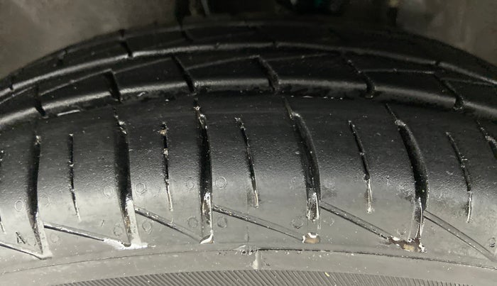2021 Maruti Alto VXI, Petrol, Manual, 1,953 km, Left Front Tyre Tread