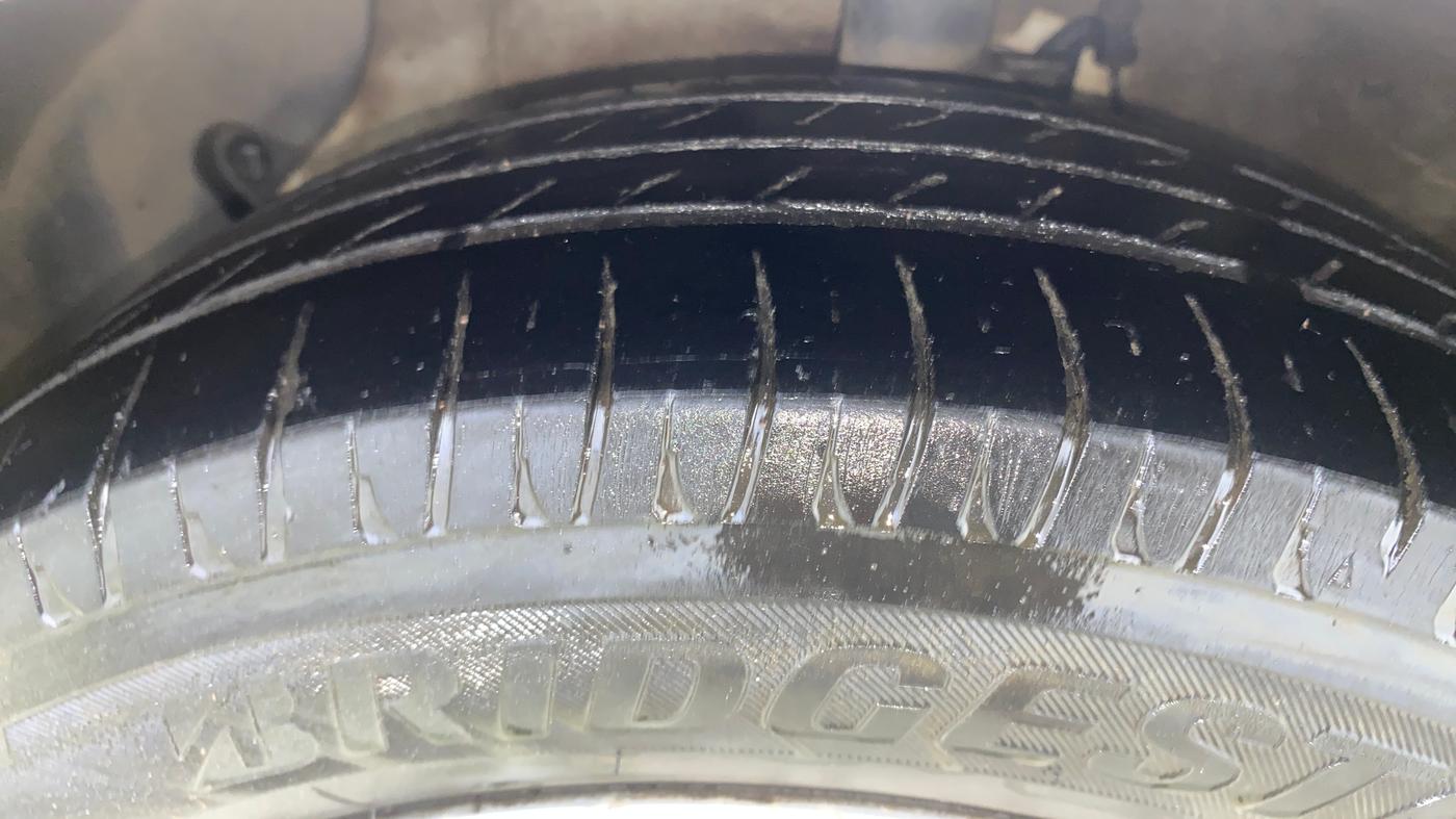 2019 Hyundai Xcent SX 1.2, CNG, Manual, 1,30,952 km, Left Front Tyre Tread