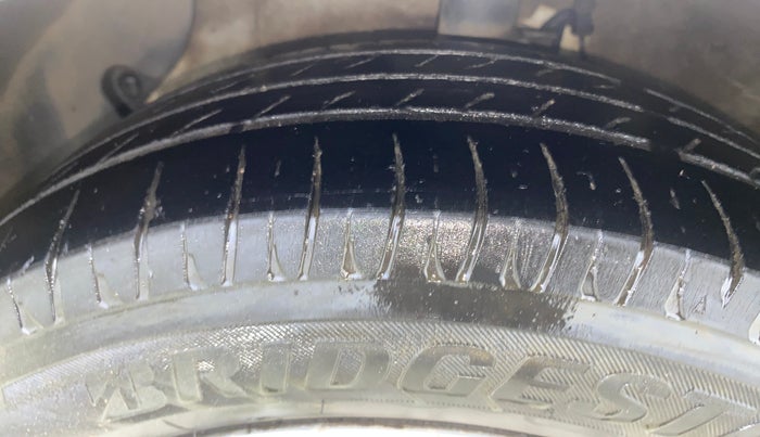 2019 Hyundai Xcent SX 1.2, CNG, Manual, 1,30,689 km, Left Front Tyre Tread