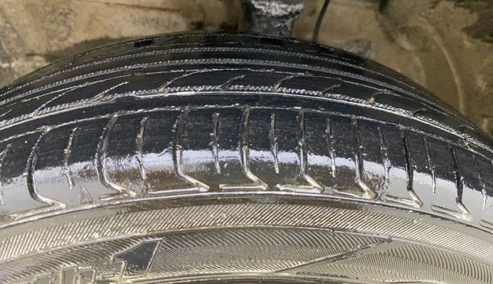 2016 Maruti Wagon R 1.0 VXI, Petrol, Manual, 59,361 km, Left Front Tyre Tread