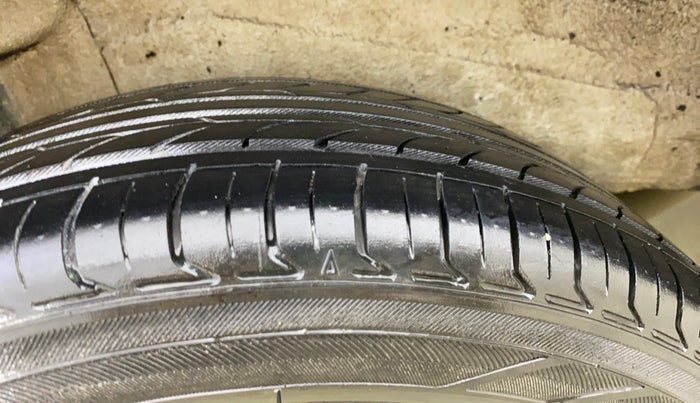 2016 Maruti Wagon R 1.0 VXI, Petrol, Manual, 59,361 km, Right Rear Tyre Tread