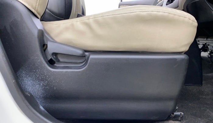 2016 Maruti Wagon R 1.0 VXI, Petrol, Manual, 59,361 km, Driver Side Adjustment Panel