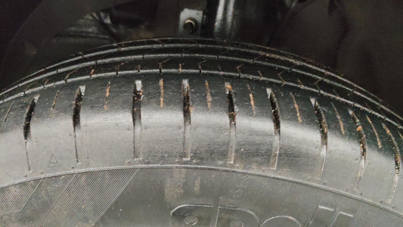 2022 Maruti Baleno DELTA PETROL 1.2, Petrol, Manual, 27,118 km, Left Front Tyre Tread