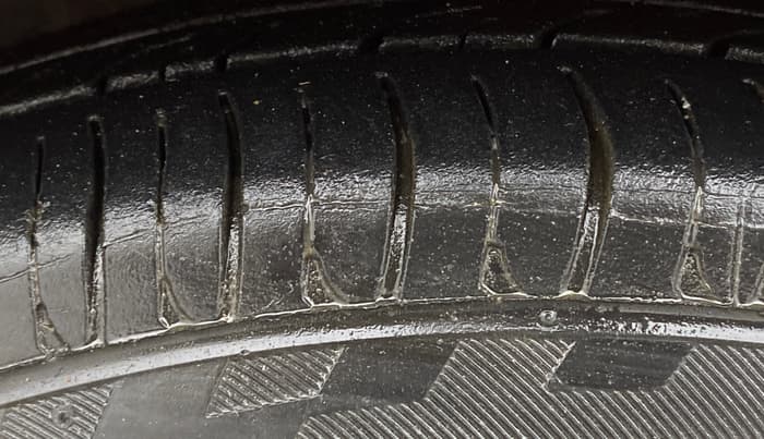 2015 Hyundai Eon ERA +, Petrol, Manual, 51,082 km, Left Front Tyre Tread