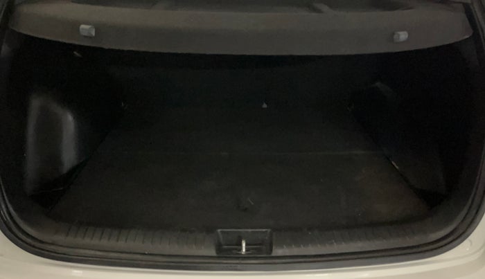 2017 Hyundai Creta SX PLUS AT 1.6 PETROL, Petrol, Automatic, 61,555 km, Boot Inside