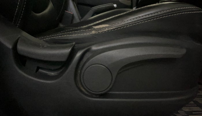 2017 Hyundai Creta SX PLUS AT 1.6 PETROL, Petrol, Automatic, 61,555 km, Driver Side Adjustment Panel