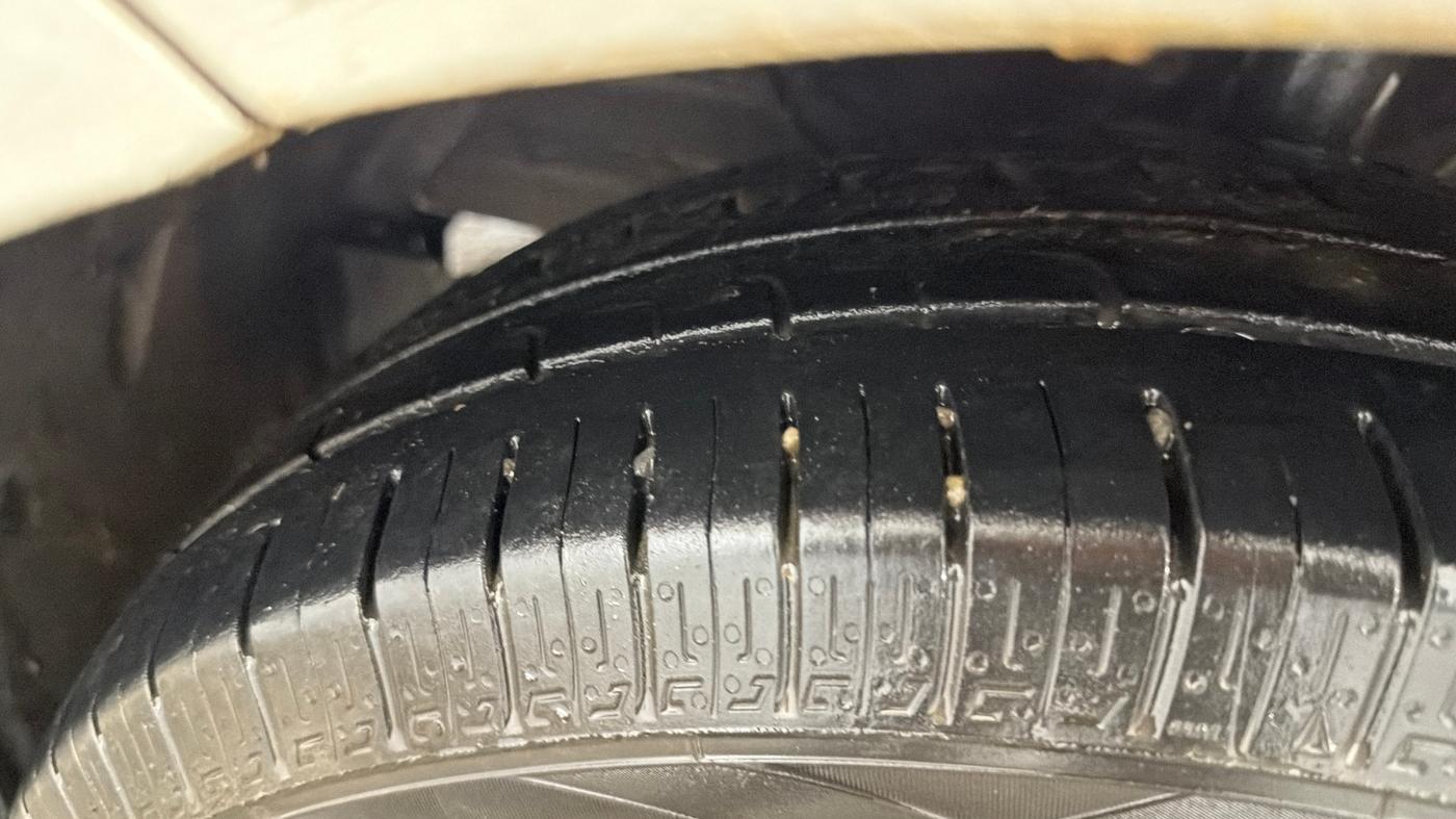 2018 Maruti Swift ZXI AMT, Petrol, Automatic, 51,329 km, Left Front Tyre Tread