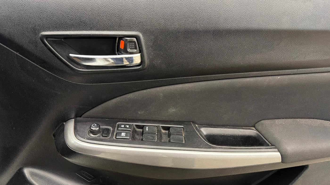 2018 Maruti Swift ZXI AMT, Petrol, Automatic, 51,329 km, Driver Side Door Panels Control