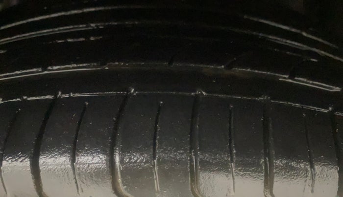 2016 Ford Ecosport TITANIUM 1.5L PETROL, Petrol, Manual, 1,07,587 km, Left Front Tyre Tread