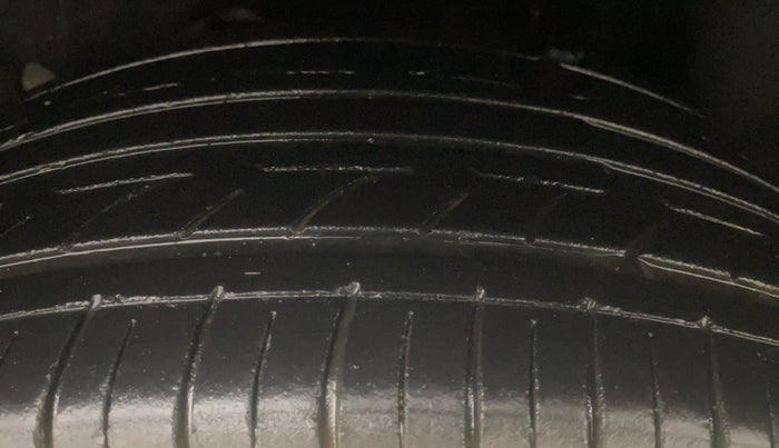 2016 Ford Ecosport TITANIUM 1.5L PETROL, Petrol, Manual, 1,07,587 km, Left Rear Tyre Tread