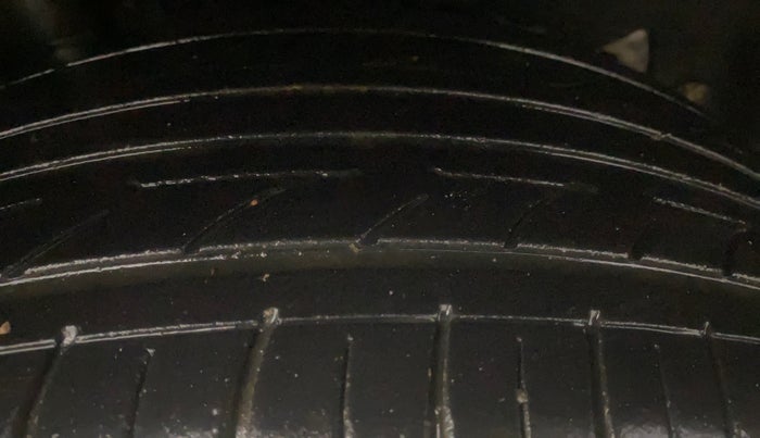 2016 Ford Ecosport TITANIUM 1.5L PETROL, Petrol, Manual, 1,07,587 km, Right Rear Tyre Tread