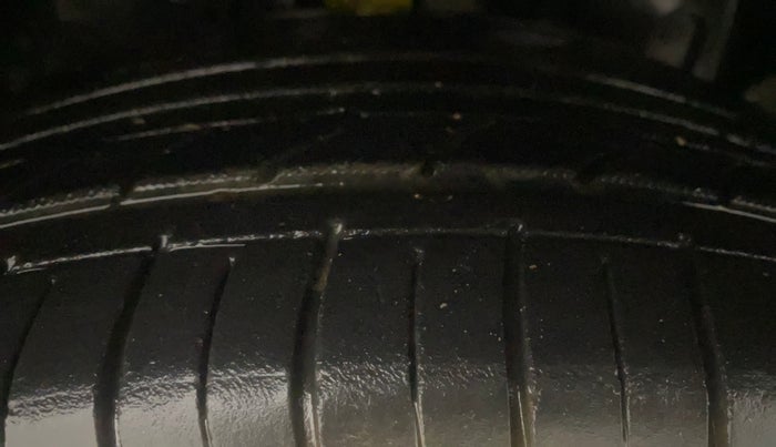 2016 Ford Ecosport TITANIUM 1.5L PETROL, Petrol, Manual, 1,07,587 km, Right Front Tyre Tread