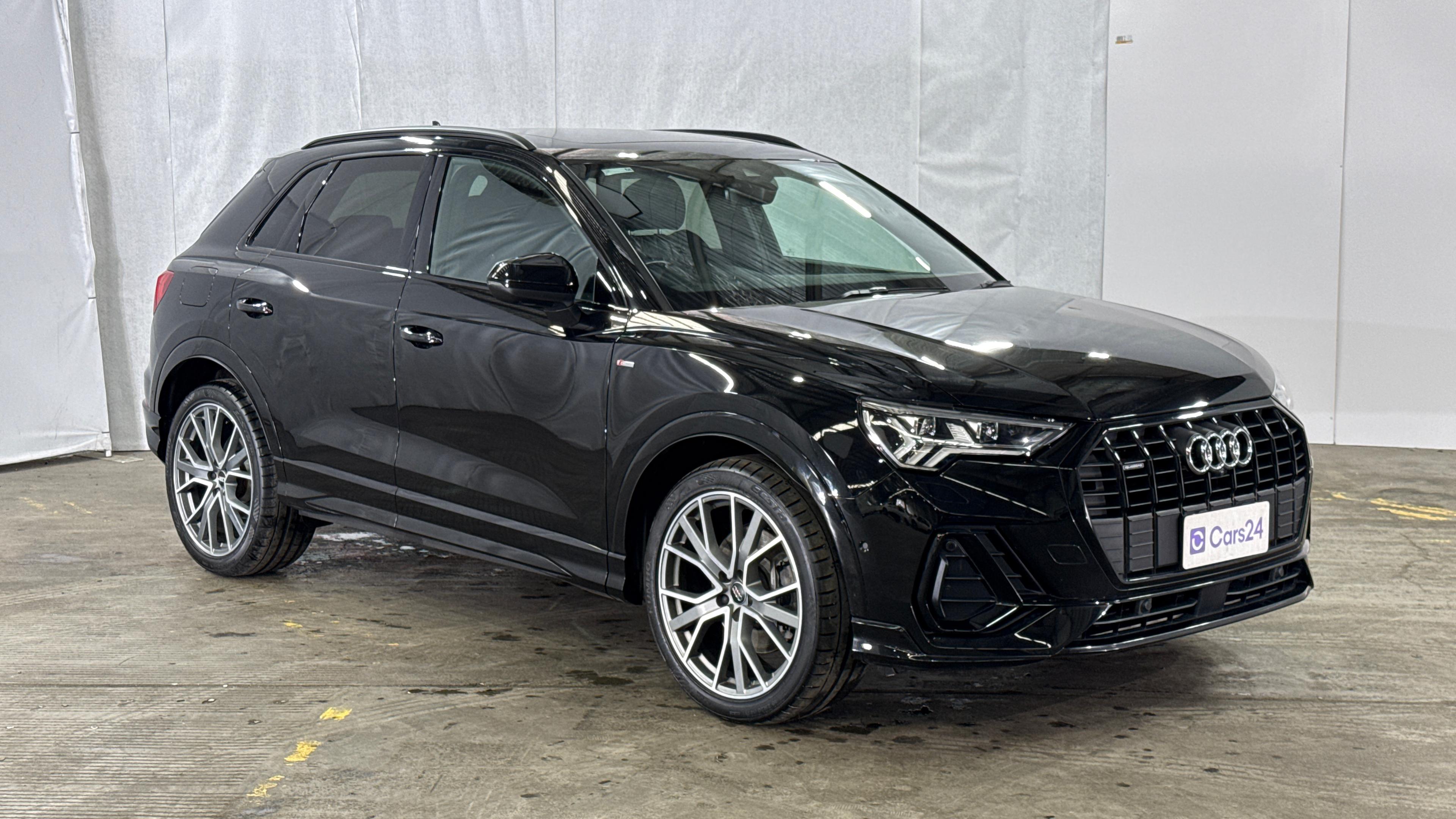 Audi Q3 image