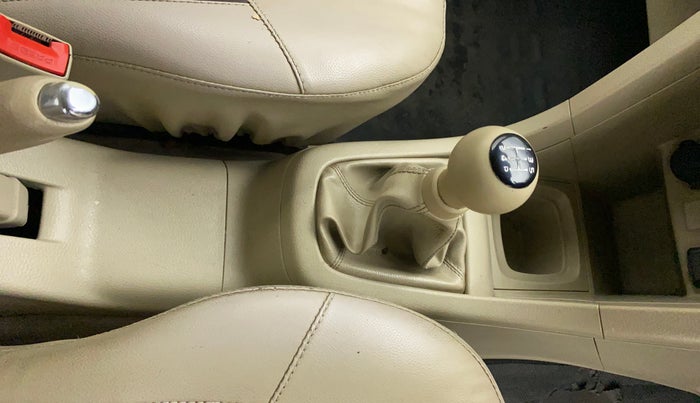 2015 Maruti Swift Dzire VDI, Diesel, Manual, 1,16,617 km, Gear Lever