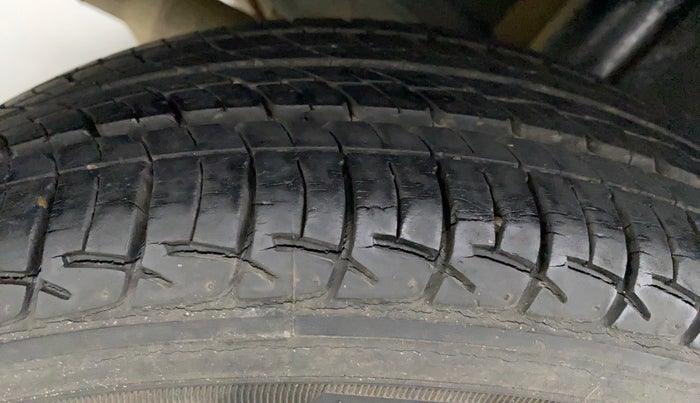 2012 Toyota Etios Liva G SP, Petrol, Manual, 18,720 km, Right Rear Tyre Tread