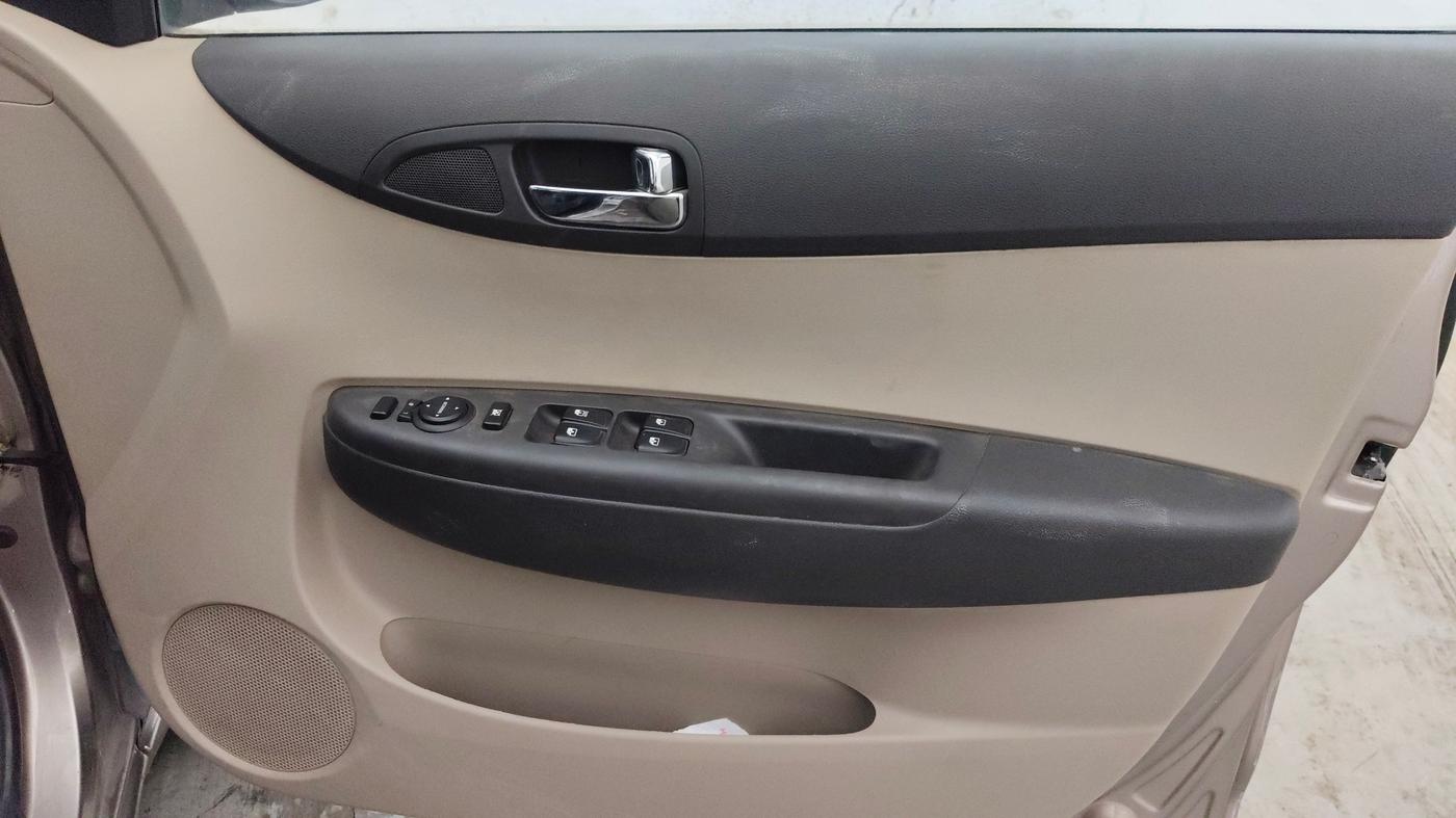 2013 Hyundai i20 ASTA 1.2, Petrol, Manual, 20,619 km, Driver Side Door Panels Control