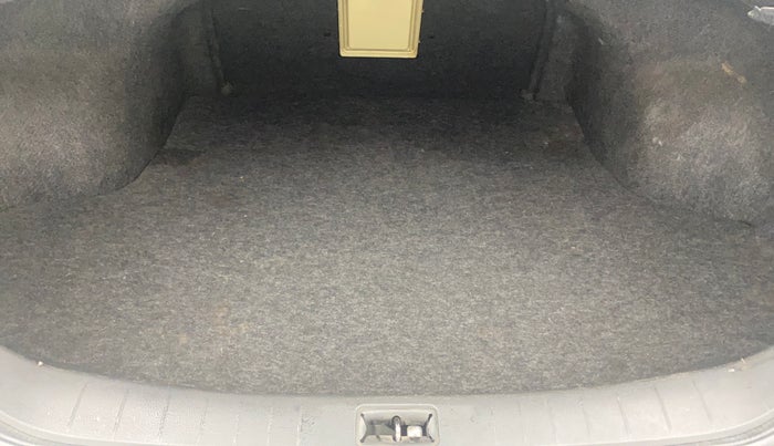 2016 Nissan Teana 250XV, Petrol, Automatic, 74,405 km, Boot Inside