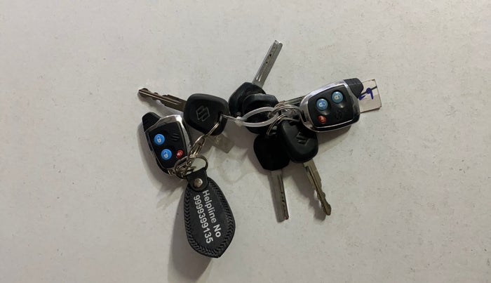 2018 Maruti Swift LXI, Petrol, Manual, 17,868 km, Key Close Up