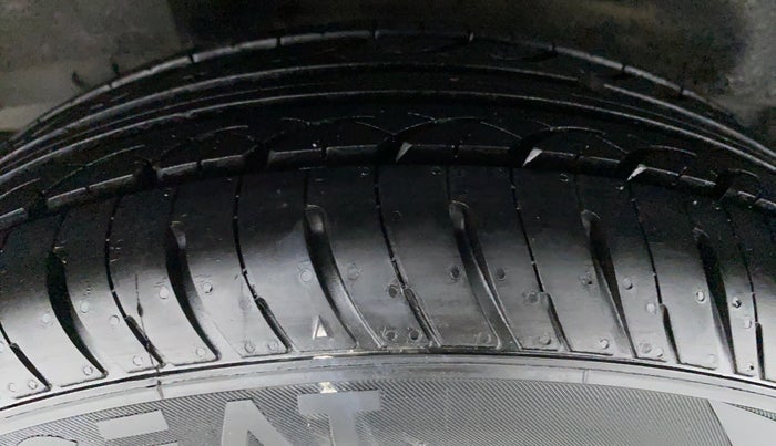 2017 Honda Jazz 1.2 V AT, Petrol, Automatic, 31,057 km, Right Rear Tyre Tread