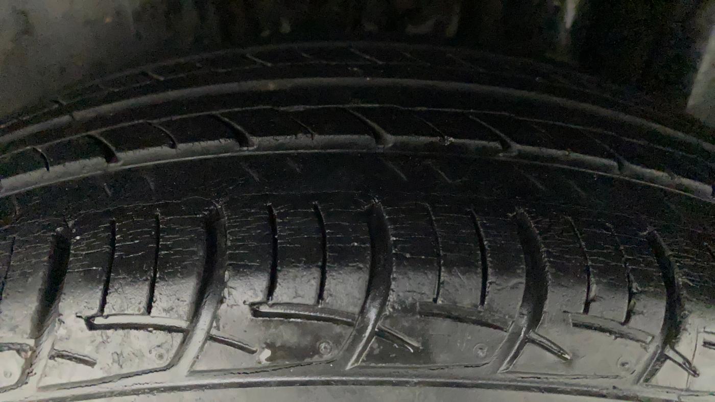 2015 Maruti Ciaz VXI+, Petrol, Manual, 55,469 km, Left Rear Tyre Tread