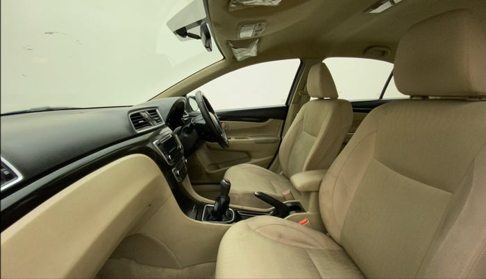 2015 Maruti Ciaz VXI+, Petrol, Manual, 55,469 km, Right Side Front Door Cabin