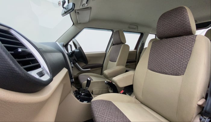 2016 Mahindra TUV300 T8 AMT, Diesel, Automatic, 37,567 km, Right Side Front Door Cabin