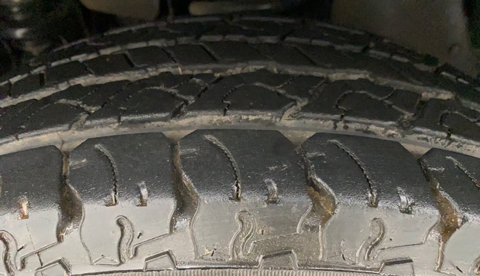 2016 Mahindra TUV300 T8 AMT, Diesel, Automatic, 37,567 km, Left Front Tyre Tread