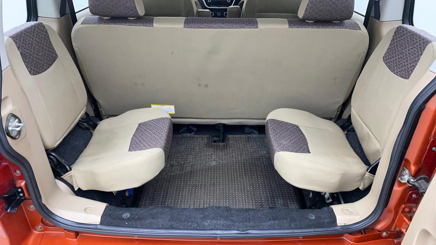 2016 Mahindra TUV300 T8 AMT, Diesel, Automatic, 37,567 km, Third Seat Row ( optional )