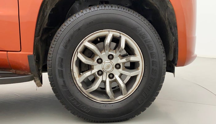 2016 Mahindra TUV300 T8 AMT, Diesel, Automatic, 37,567 km, Right Front Wheel