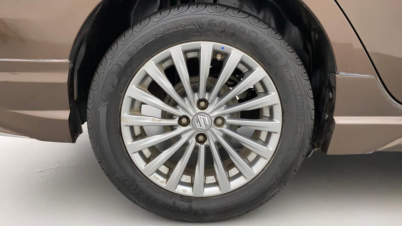 2016 Maruti Ciaz ZXI+ AT, Petrol, Automatic, 1,03,298 km, Right Rear Wheel