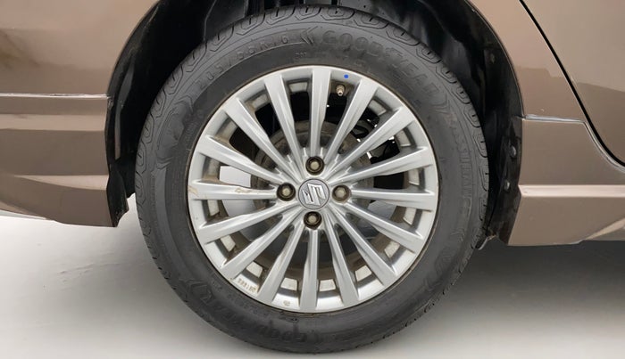 2016 Maruti Ciaz ZXI+ AT, Petrol, Automatic, 1,03,298 km, Right Rear Wheel