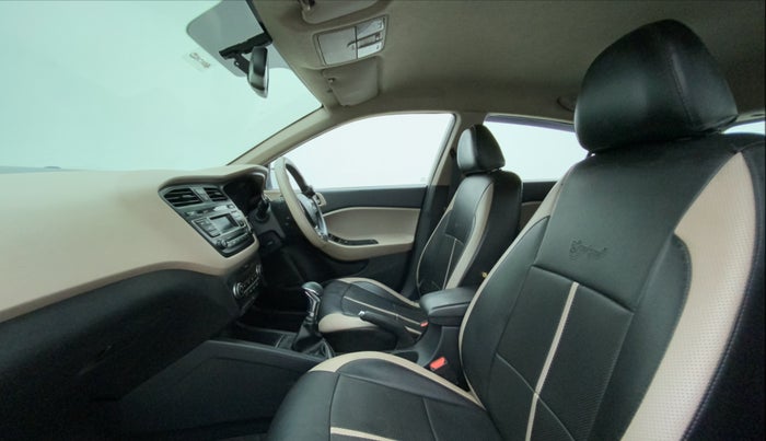 2016 Hyundai Elite i20 ASTA 1.2, CNG, Manual, 1,15,488 km, Right Side Front Door Cabin