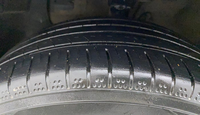 2016 Hyundai Elite i20 ASTA 1.2, CNG, Manual, 1,15,488 km, Left Front Tyre Tread