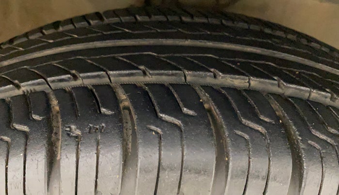 2016 Honda Amaze 1.2L I-VTEC S, Petrol, Manual, 51,836 km, Right Front Tyre Tread