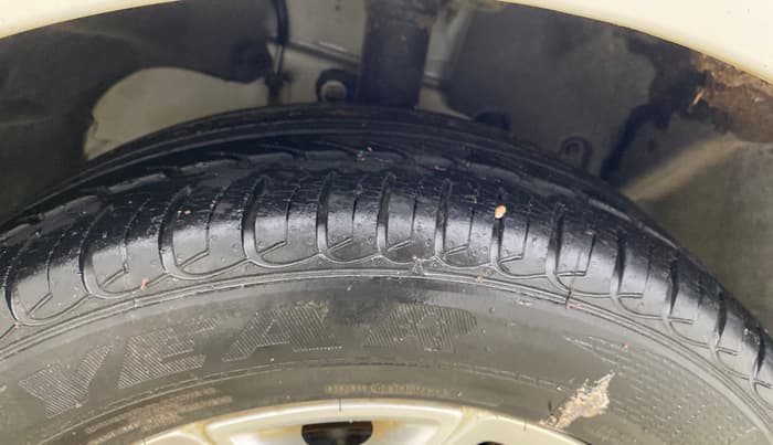 2017 Ford Ecosport TITANIUM 1.5L PETROL, CNG, Manual, 68,325 km, Right Front Tyre Tread