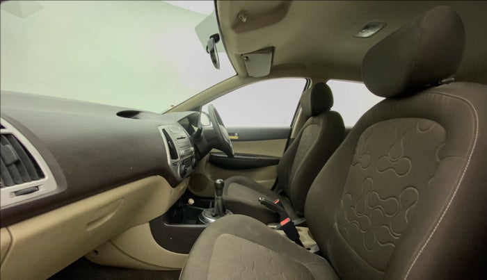 2011 Hyundai i20 MAGNA (O) 1.2, Petrol, Manual, 55,735 km, Right Side Front Door Cabin