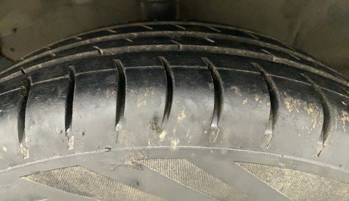 2011 Hyundai i20 MAGNA (O) 1.2, Petrol, Manual, 55,735 km, Left Front Tyre Tread