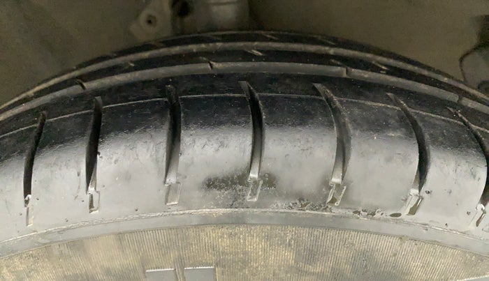 2011 Hyundai i20 MAGNA (O) 1.2, Petrol, Manual, 55,735 km, Right Front Tyre Tread