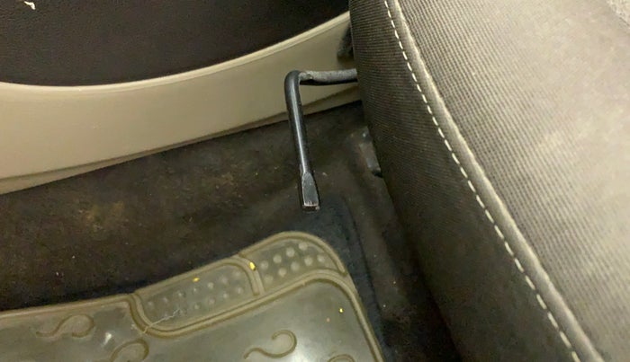 2011 Hyundai i20 MAGNA (O) 1.2, Petrol, Manual, 55,735 km, Front left seat (passenger seat) - Seat adjuster lever broken but working